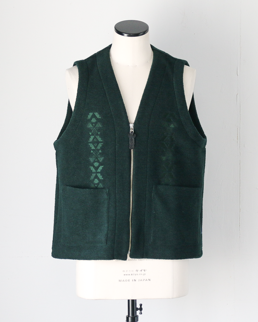 TURN ME ON ターンミーオン Embroidery Zip up Vest Green | 正規取扱