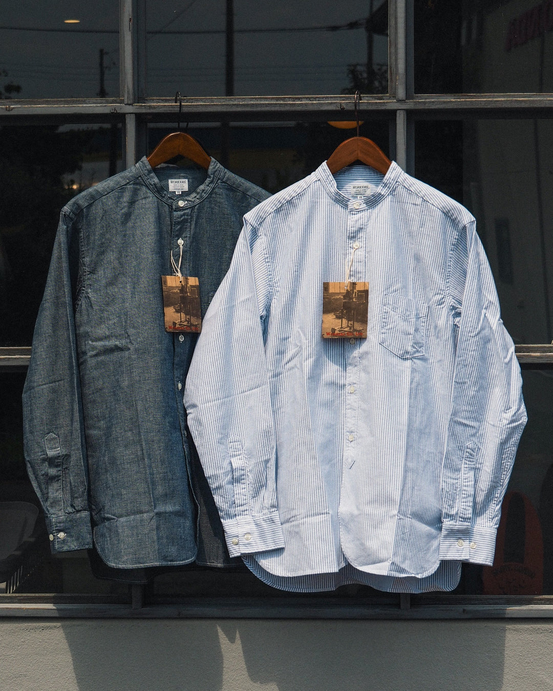 シーズンを問わない羽織りとして手に入れておきたいシャツ "WORKERS Band Collar shirt"