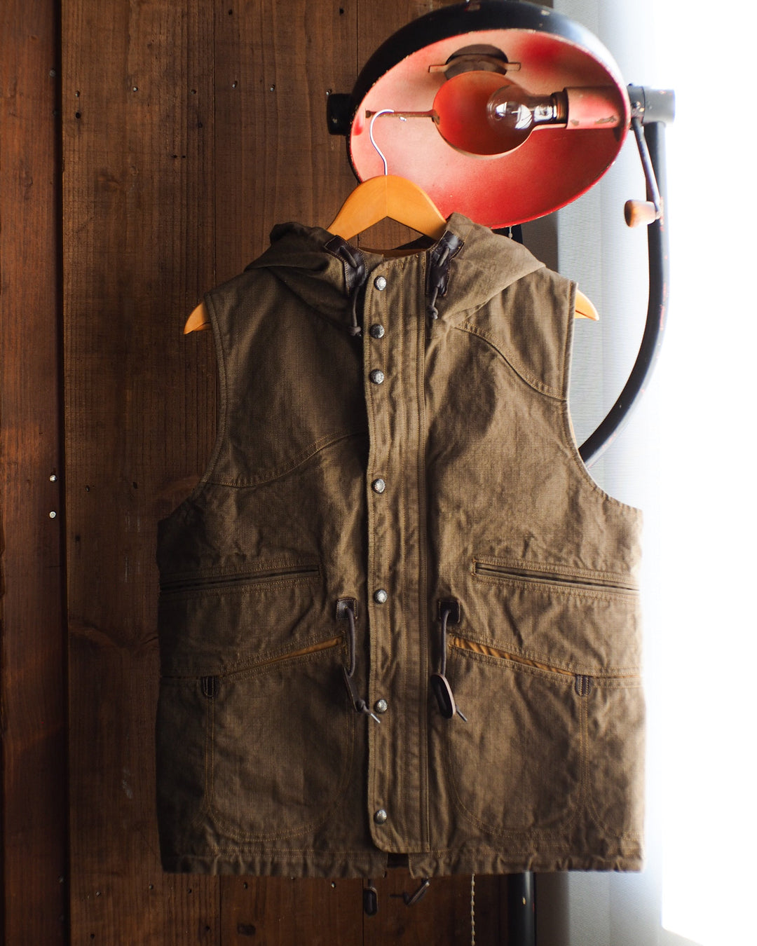 ずっと着続けたい名作 "COLIMBO Sniper's Vest"