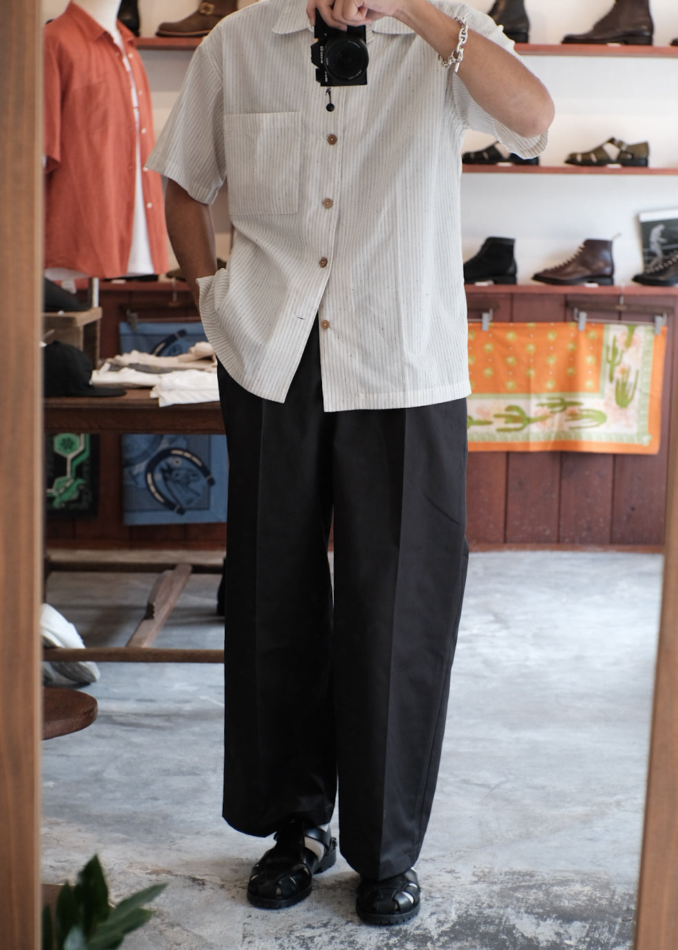 【PATHLOW】MANUAL ALPHABET CHINO ONE TUCK BUGGY PANTS CHARCOAL