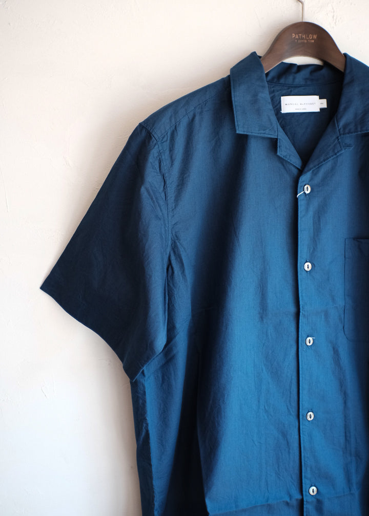 【PATHLOW】MANUAL ALPHABET INDIGO CHAMBRAY OPEN COLLAR SHIRTS