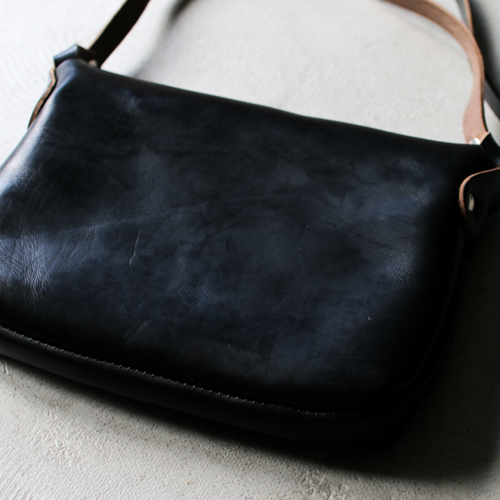 FERNAND LEATHER フェルナンドレザー Horizontal Latch Pouch M ブラック