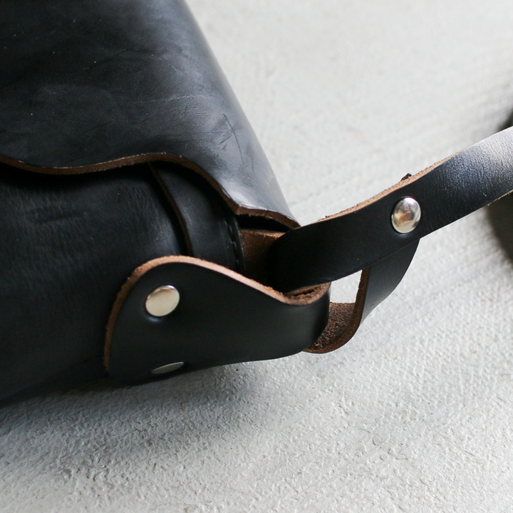 FERNAND LEATHER フェルナンドレザー Horizontal Latch Pouch M ブラック