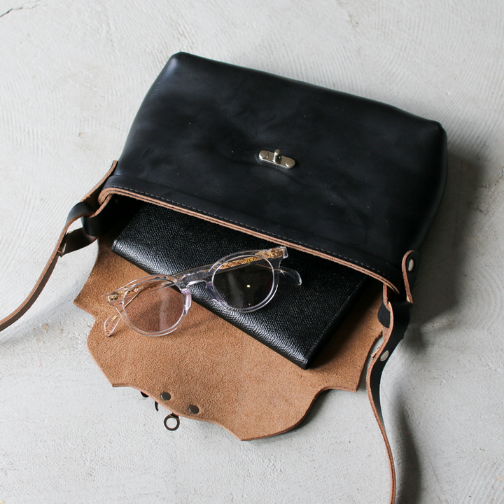 FERNAND LEATHER フェルナンドレザー Horizontal Latch Pouch M ブラック