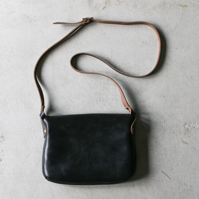 FERNAND LEATHER フェルナンドレザー Horizontal Latch Pouch M ブラック