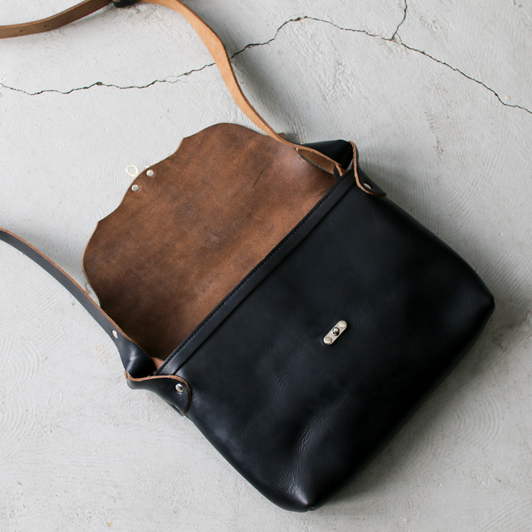 FERNAND LEATHER フェルナンドレザー iPad Latch Pouch ブラック