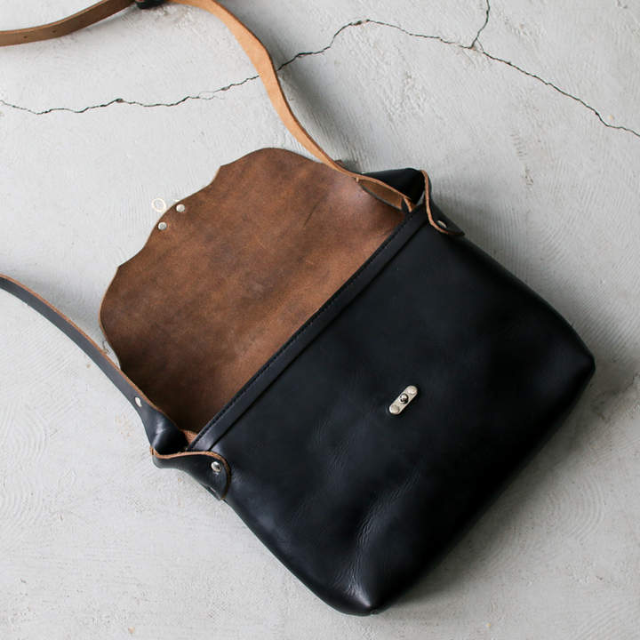 FERNAND LEATHER フェルナンドレザー iPad Latch Pouch ブラック