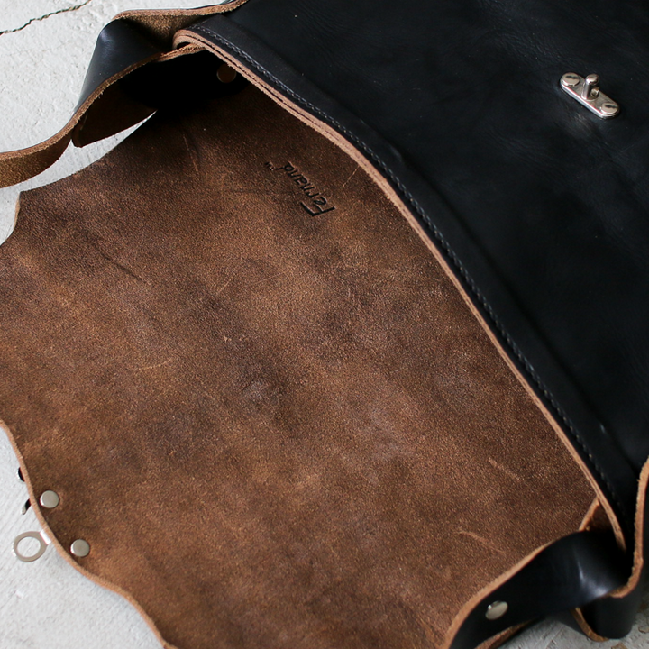 FERNAND LEATHER フェルナンドレザー iPad Latch Pouch ブラック