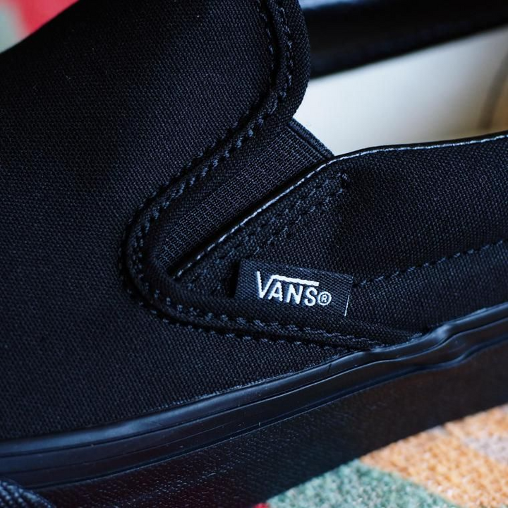 VANS  ヴァンズ  Classic Slip-On VN000EYEBKA ブラック