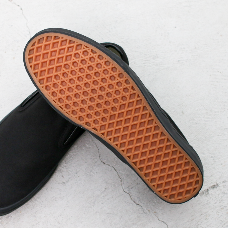 VANS  ヴァンズ  Classic Slip-On VN000EYEBKA ブラック