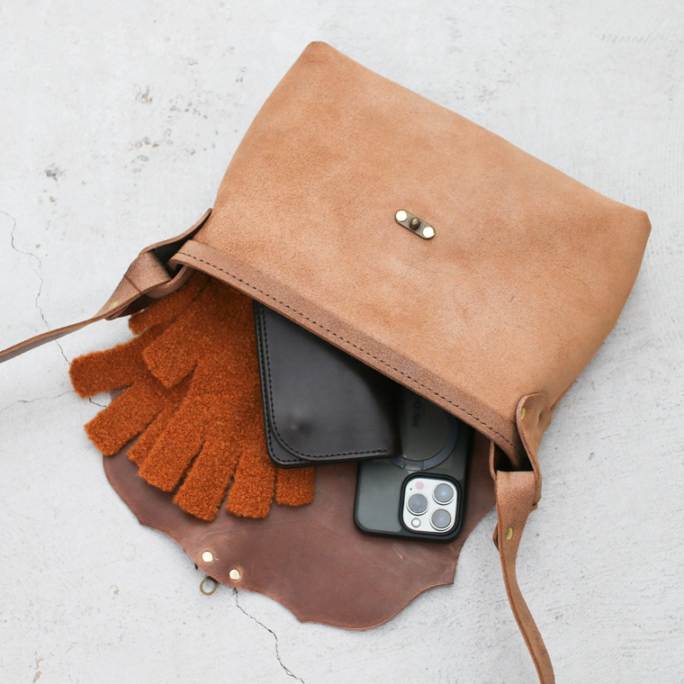 FERNAND LEATHER フェルナンドレザー iPad Latch Pouch スエード