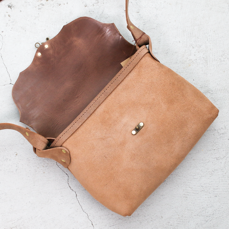 FERNAND LEATHER フェルナンドレザー iPad Latch Pouch スエード