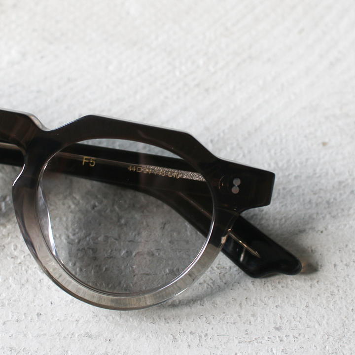 Few by New. EYEWEAR  F5