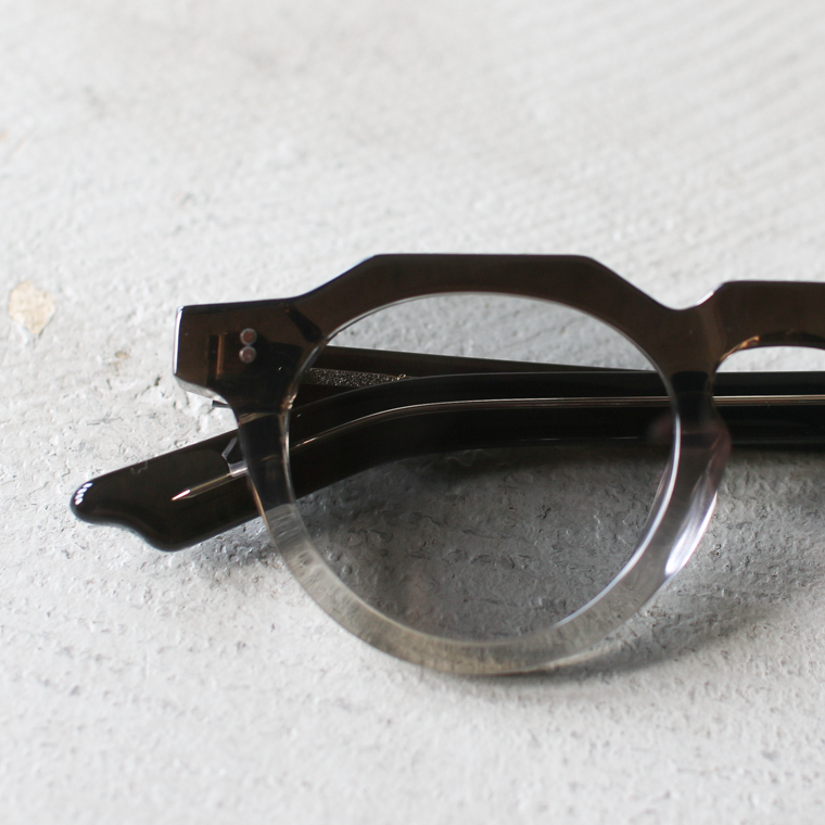 Few by New. EYEWEAR  F5