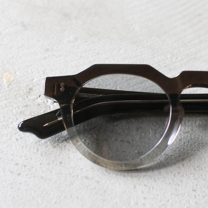 Few by New. EYEWEAR  F5