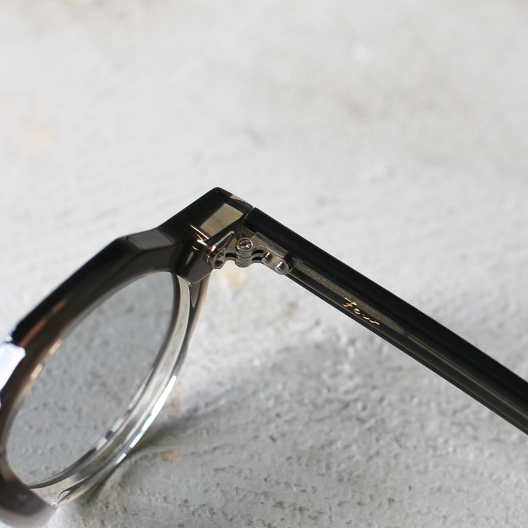 Few by New. EYEWEAR  F5