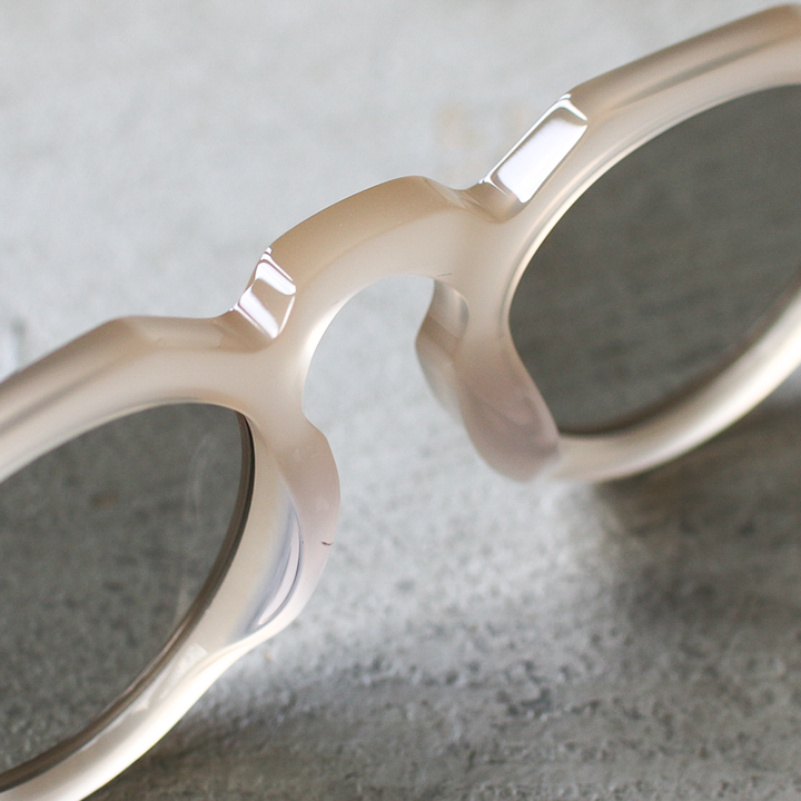 Few by New. EYEWEAR  F5