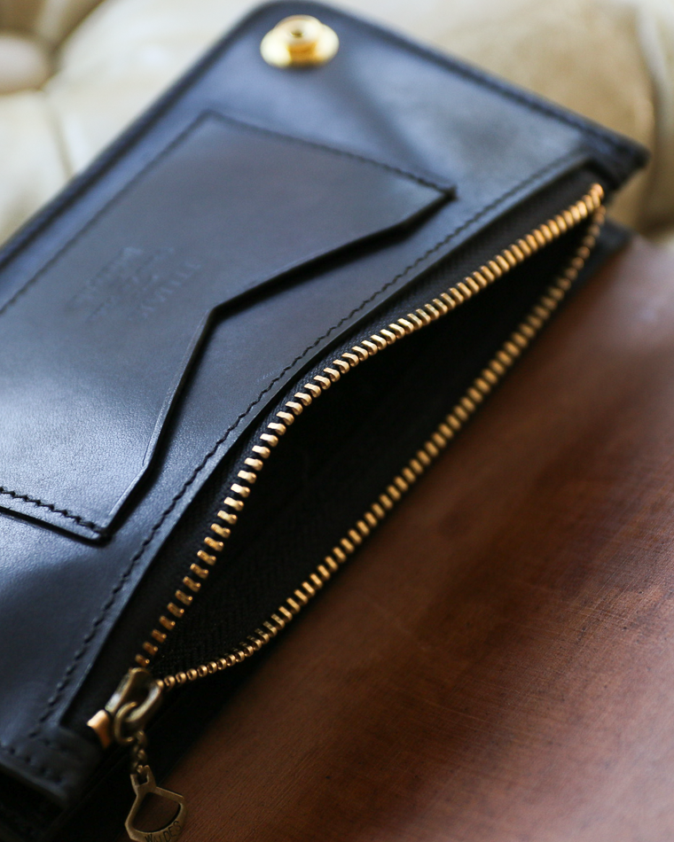 ITUAIS イトゥアイス 〜Diferente Series〜 CAVARO TRUCKER WALLET MARYAM HORSE BUTT Black