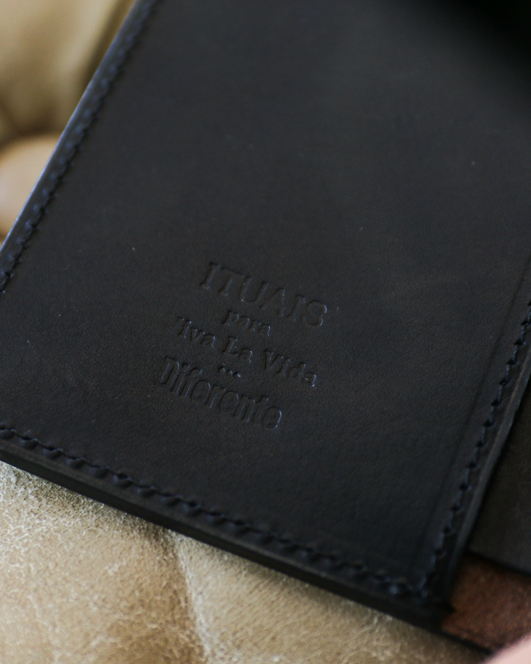 ITUAIS イトゥアイス 〜Diferente Series〜 CAVARO MINI WALLET MARYAM HORSE BUTT Black