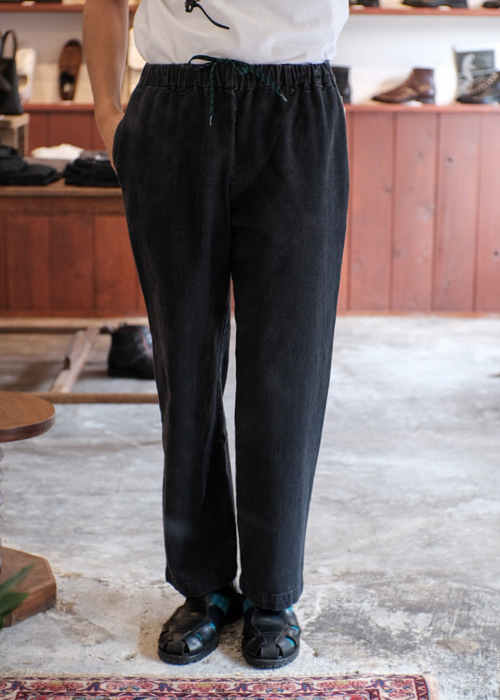 【PATHLOW】MANUAL ALPHABET 12oz BLACK DENIM EASY PANTS フェード加工