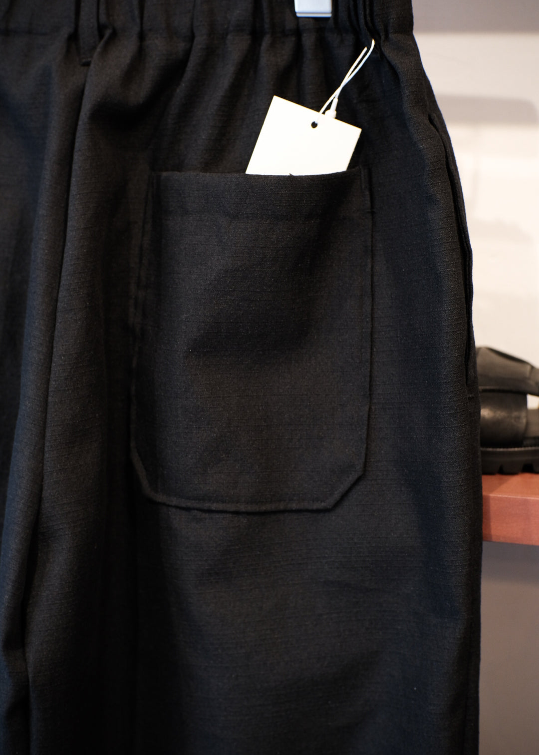 【PATHLOW】MANUAL ALPHABET RICH BUTCHER WIDE EASY PANTS BLACK