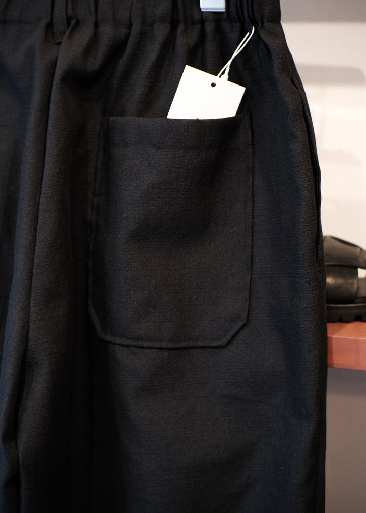 【PATHLOW】MANUAL ALPHABET RICH BUTCHER WIDE EASY PANTS BLACK