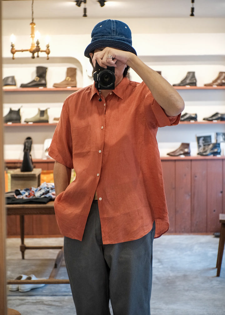 【PATHLOW】MANUAL ALPHABET 60/1 LINEN CANVAS LOOSE FIT R/C S/S SHIRTS TERRACOTTA