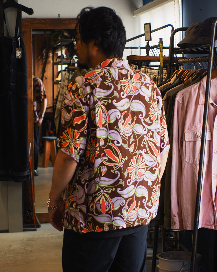 SUN SURF SS39619 / RAYON HAWAIIAN SHIRT “SPIDER LILY” Brown