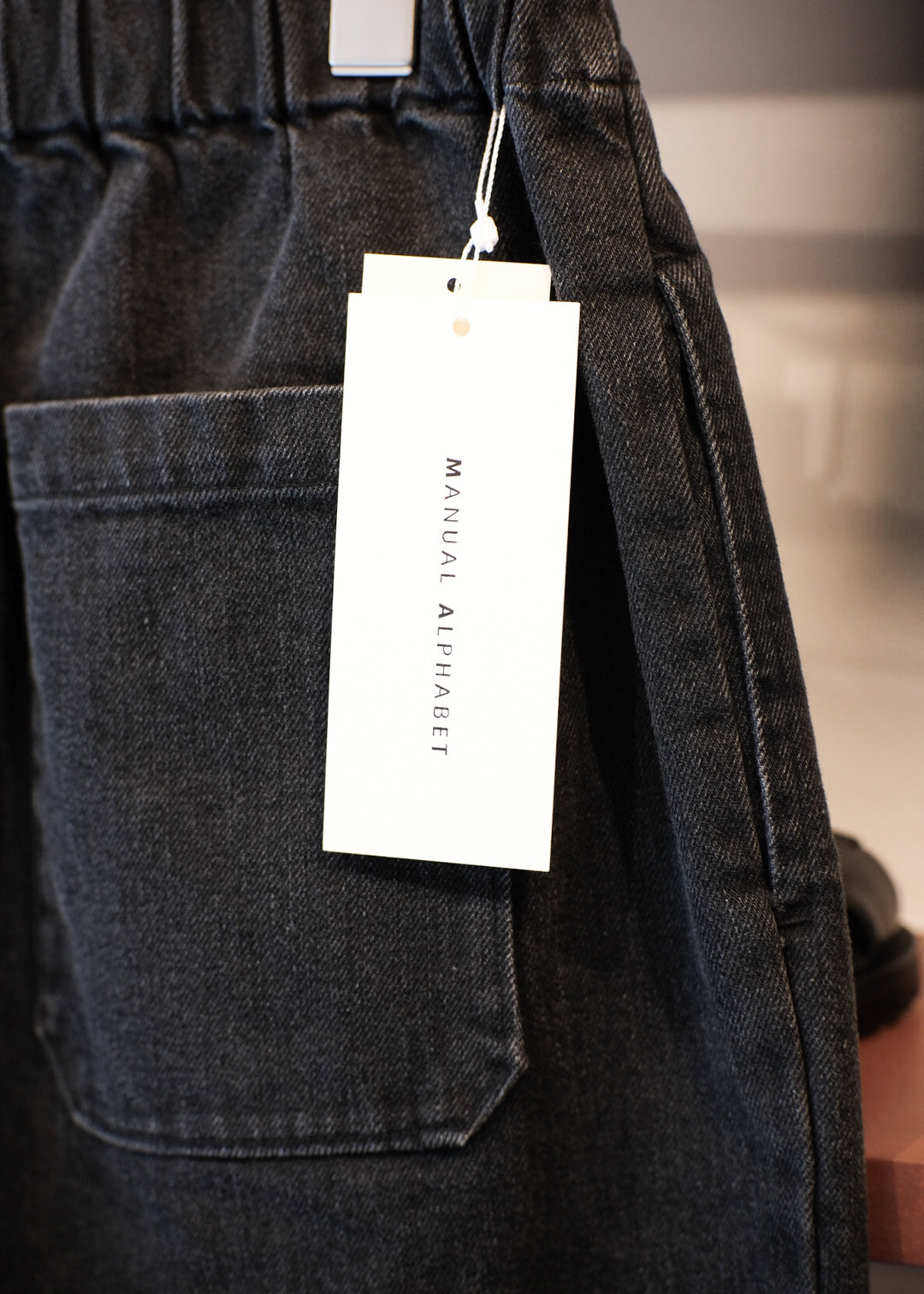 【PATHLOW】MANUAL ALPHABET 12oz BLACK DENIM EASY PANTS フェード加工