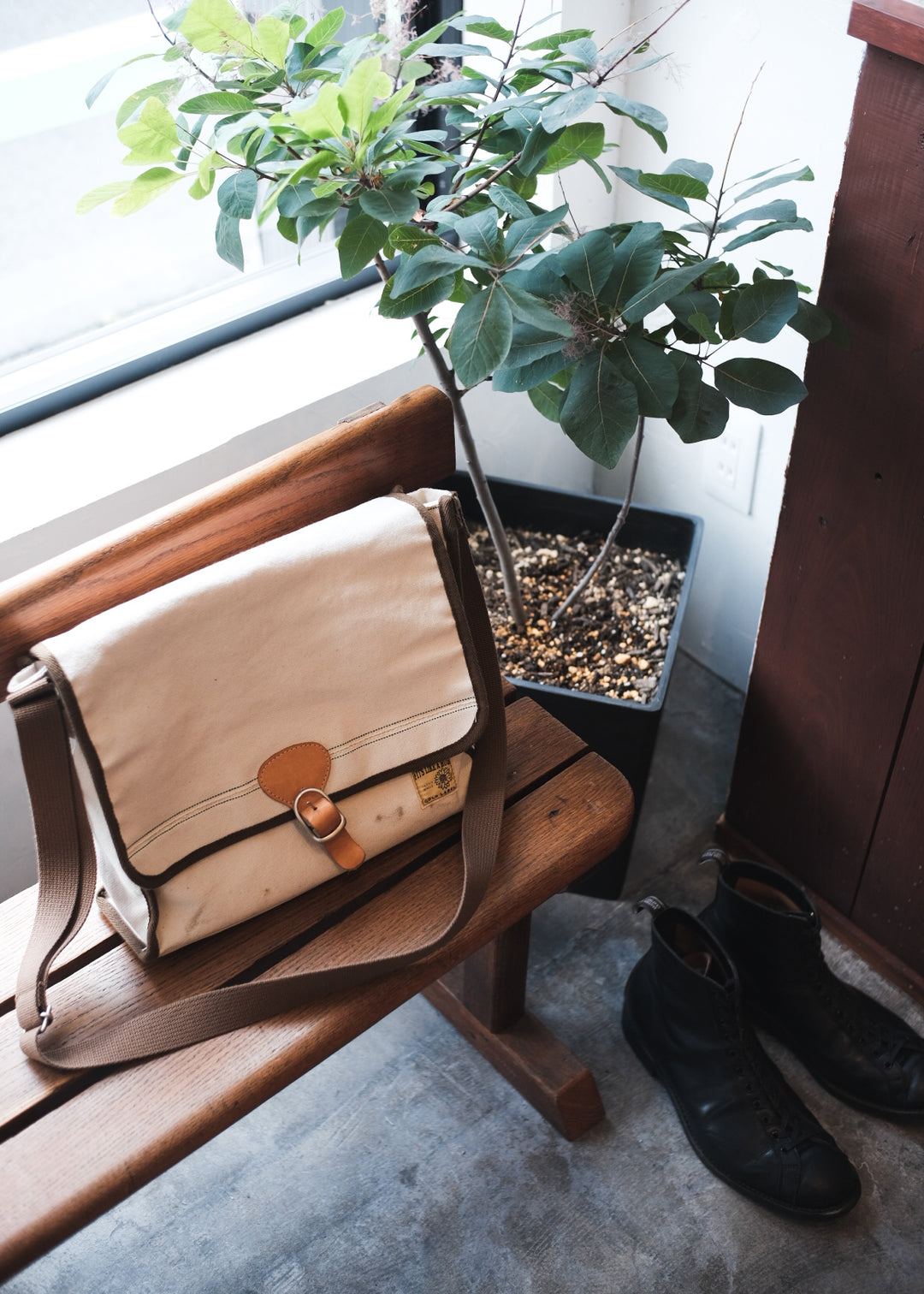 【PATHLOW】Fits Like A Hug  フィッツ ライク ア ハグ Shoulder Bag