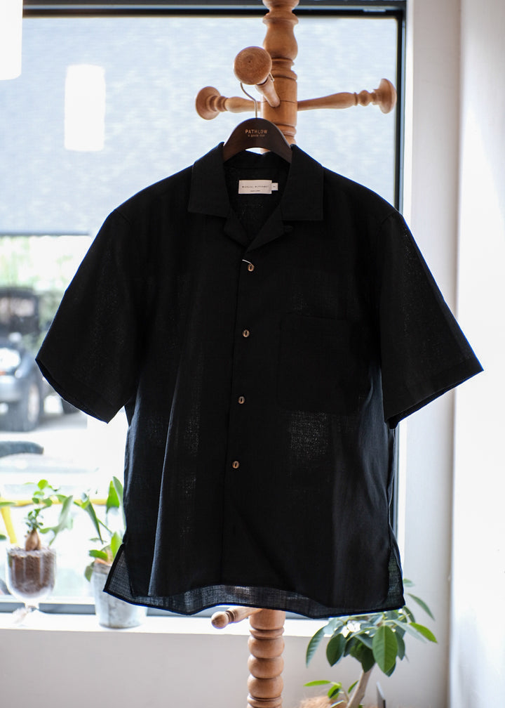 【PATHLOW】MANUAL ALPHABET RICH BUTCHER S/S OPEN COLLAR SHIRTS BLACK