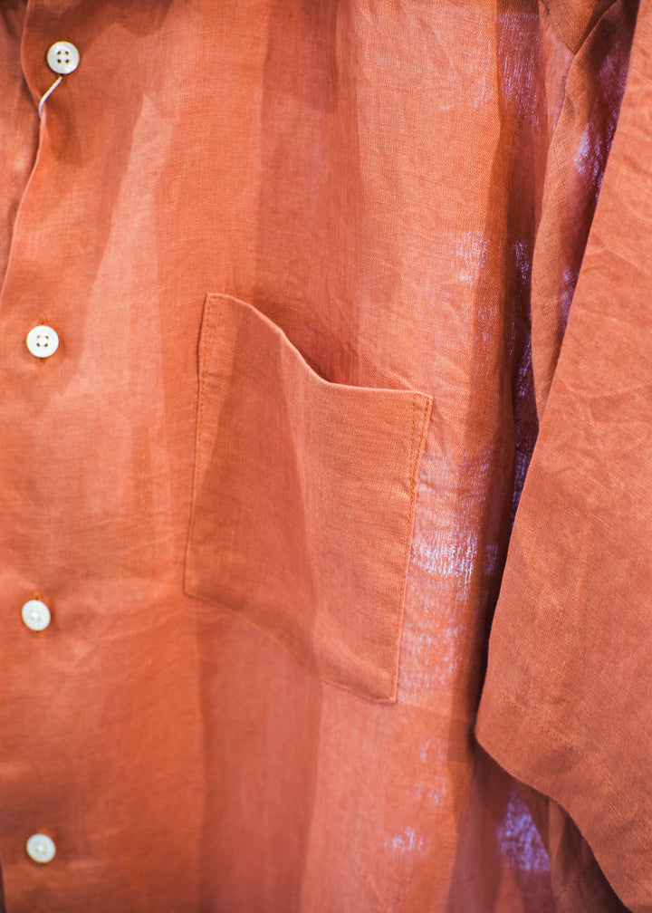【PATHLOW】MANUAL ALPHABET 60/1 LINEN CANVAS LOOSE FIT R/C S/S SHIRTS TERRACOTTA