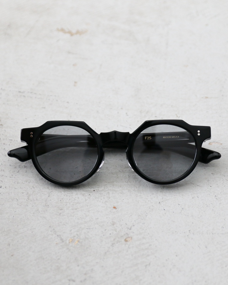 Few by New. F25 Black ×Gray Lenses