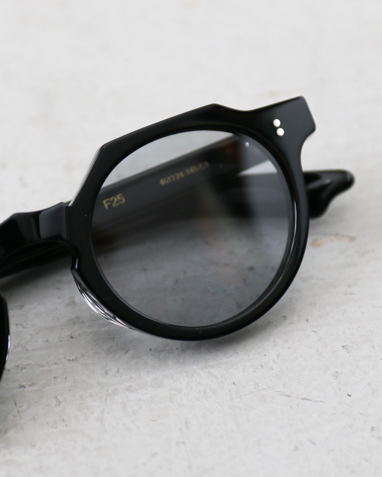 Few by New. F25 Black ×Gray Lenses