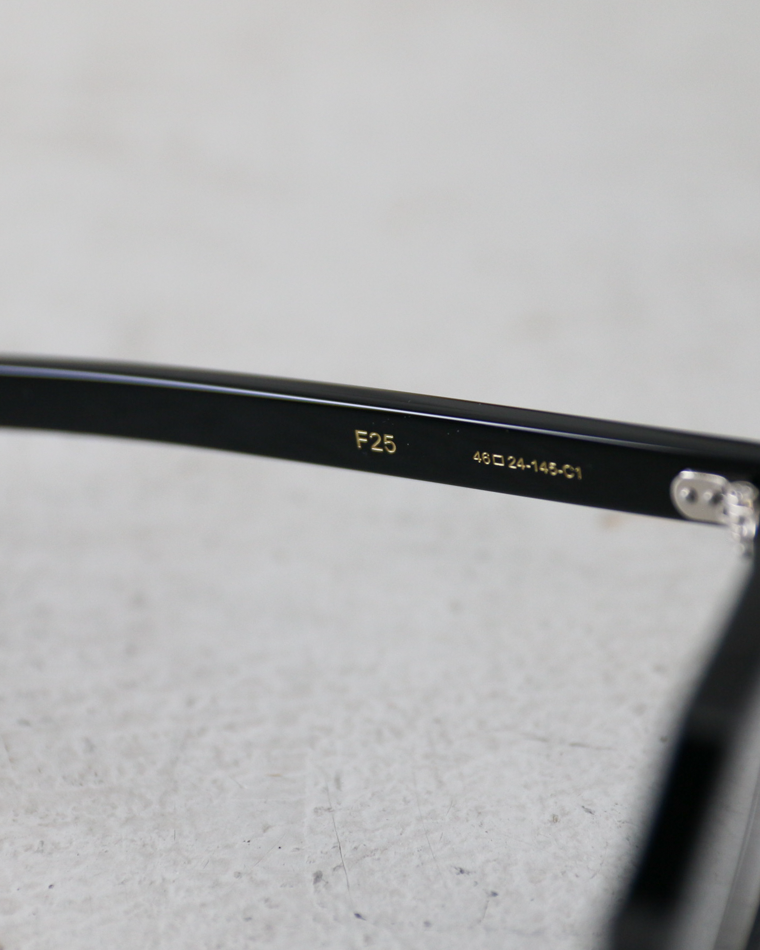 Few by New. F25 Black ×Gray Lenses