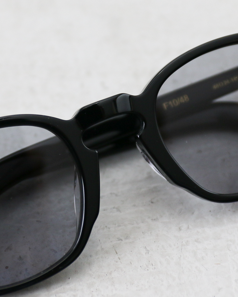 Few by New. F10/48 Black×Gray Lenses
