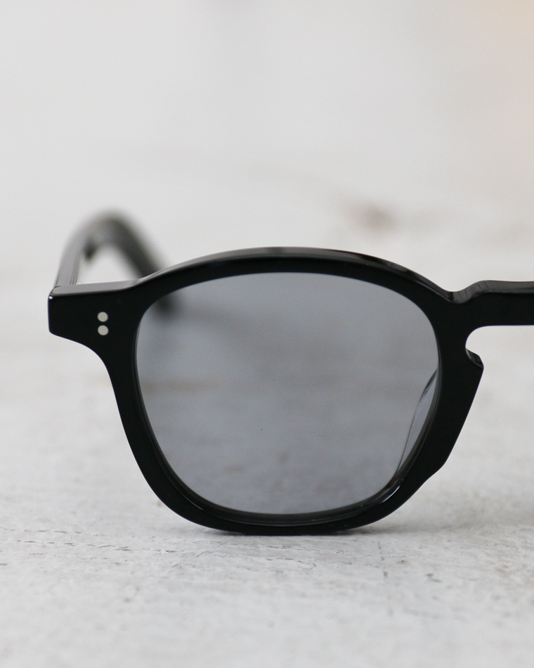 Few by New. F10/48 Black×Gray Lenses