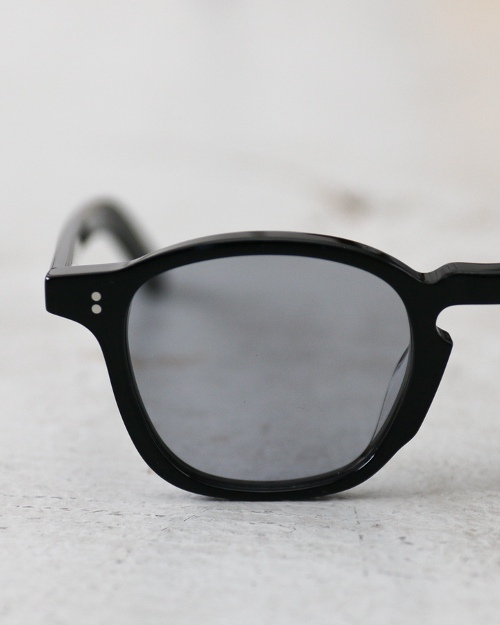 Few by New. F10/48 Black×Gray Lenses