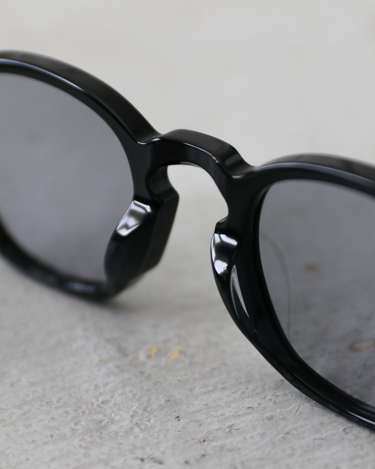 Few by New. F10/48 Black×Gray Lenses