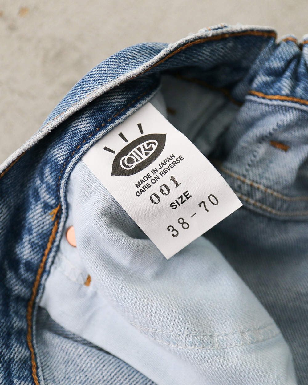 Used Levis 550 Remake Jeans 38-1