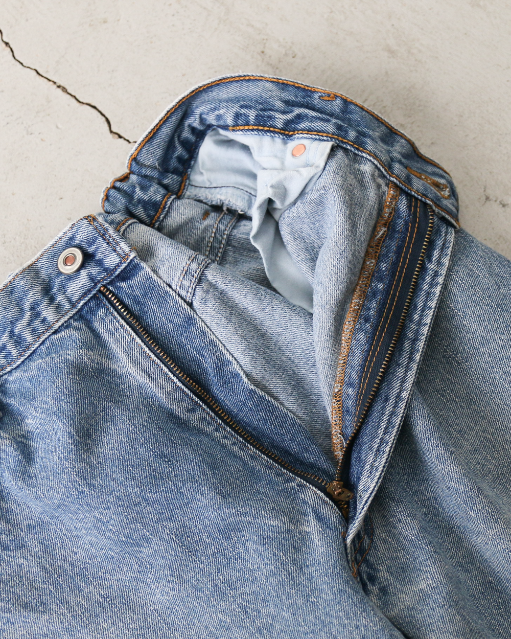 Used Levis 550 Remake Jeans 38-2