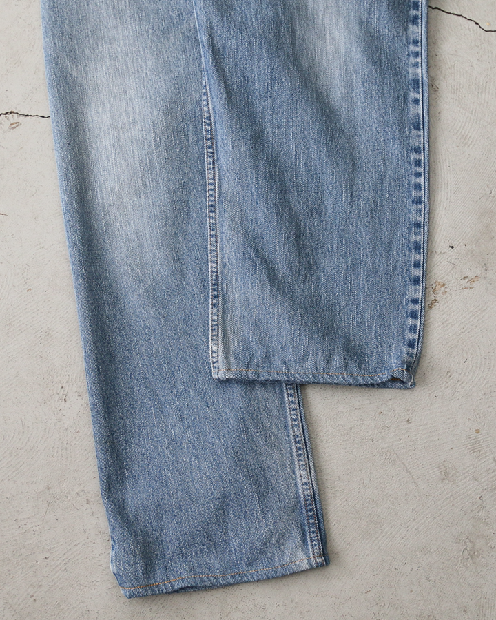 Used Levis 550 Remake Jeans 38-2