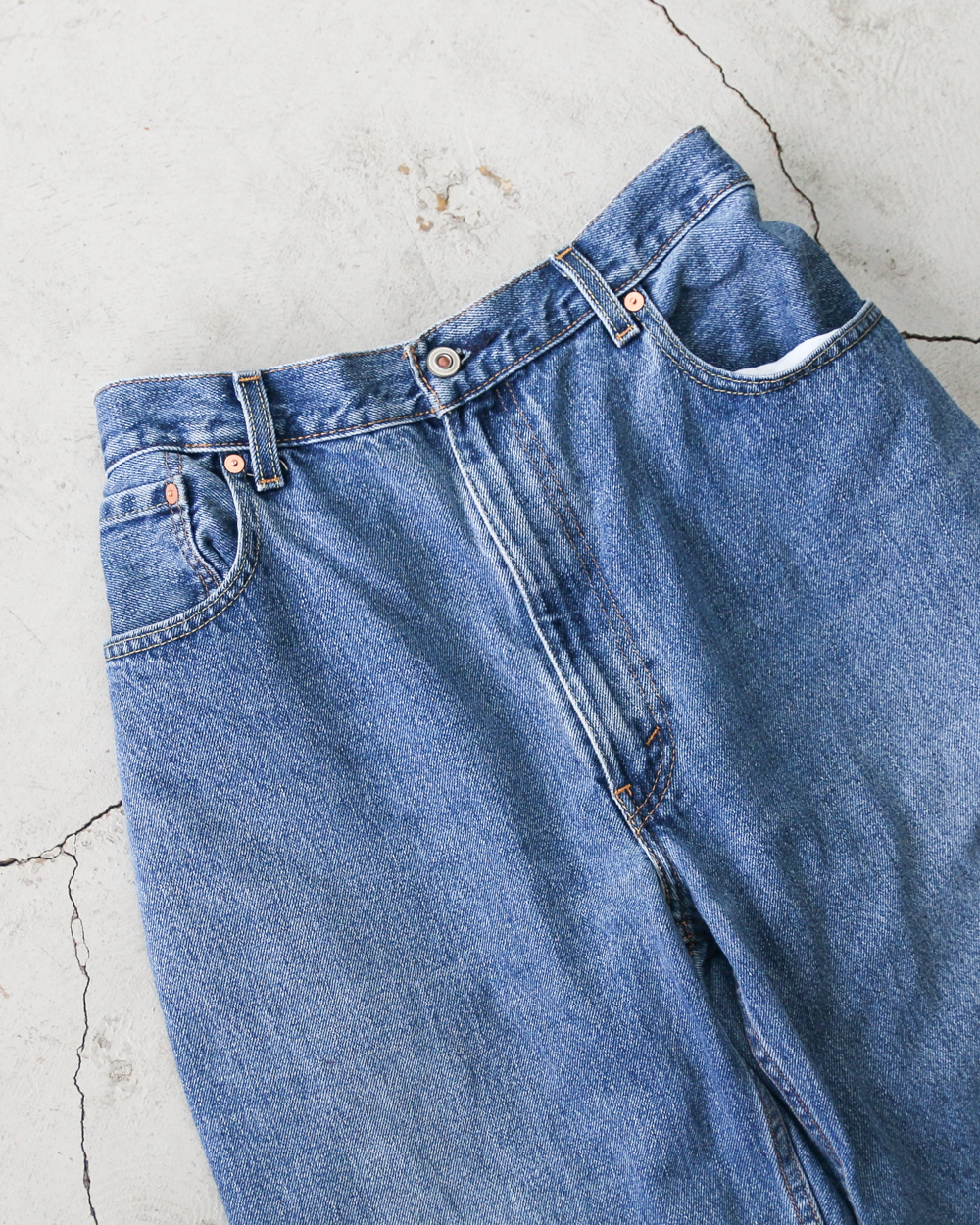 Used Levis 550 Remake Jeans 40-2