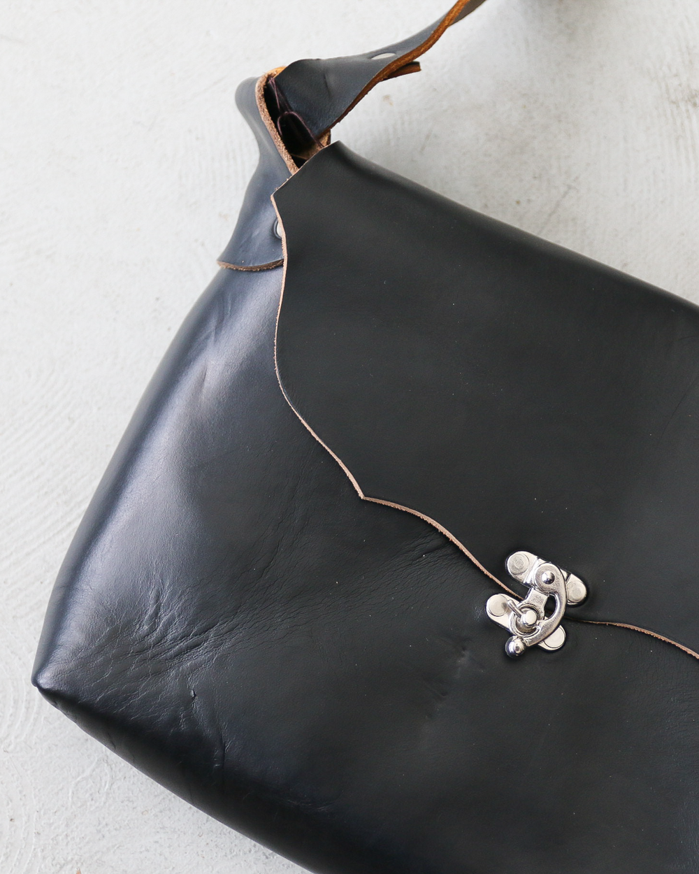 FERNAND LEATHER フェルナンドレザー iPad Latch Pouch Black