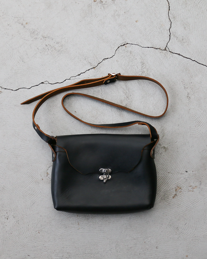 FERNAND LEATHER フェルナンドレザー Horizontal Latch Pouch Black