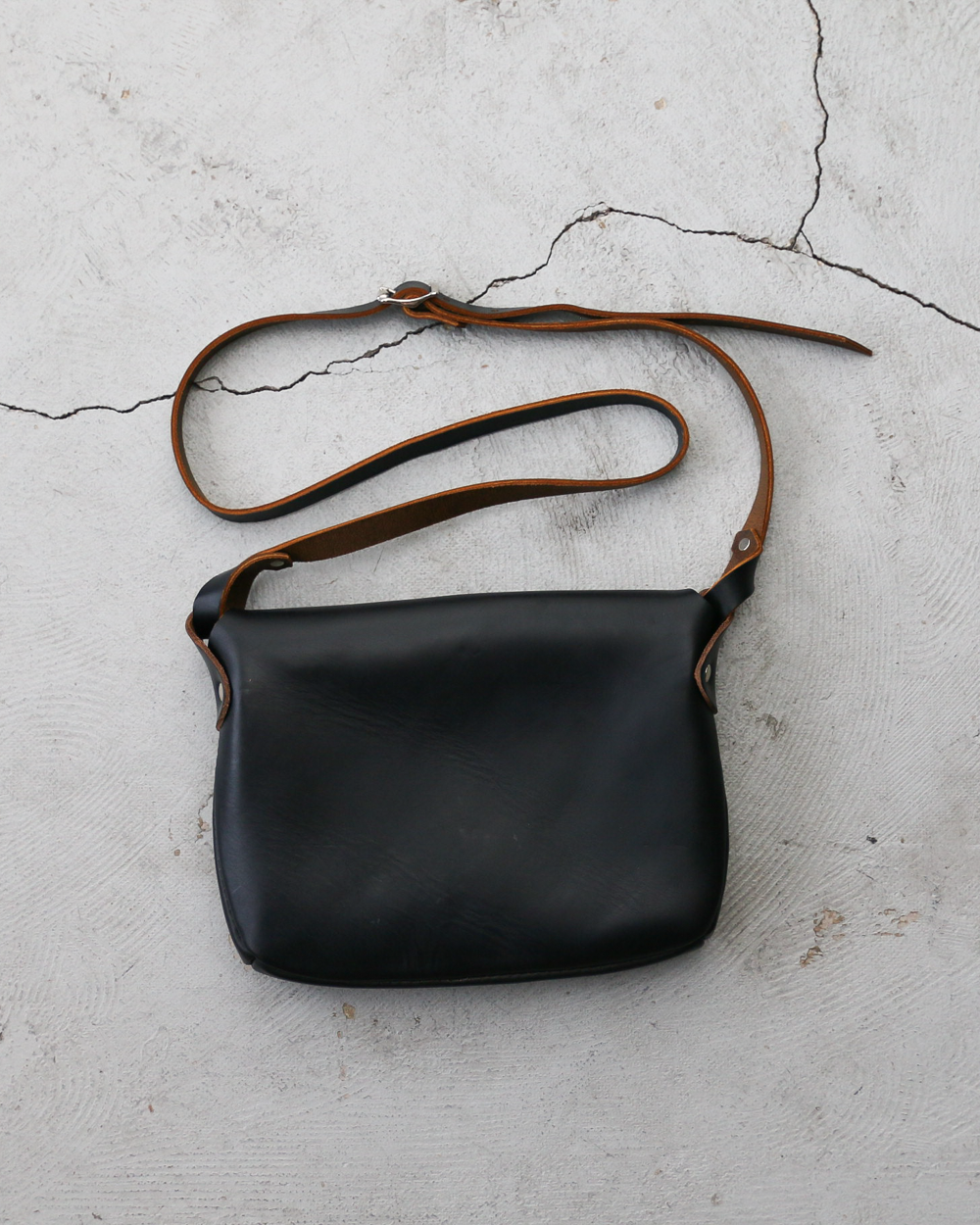 FERNAND LEATHER フェルナンドレザー Horizontal Latch Pouch Black