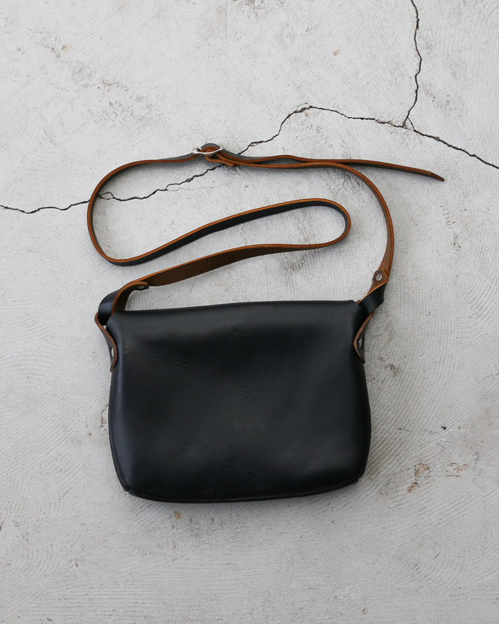 FERNAND LEATHER フェルナンドレザー Horizontal Latch Pouch Black