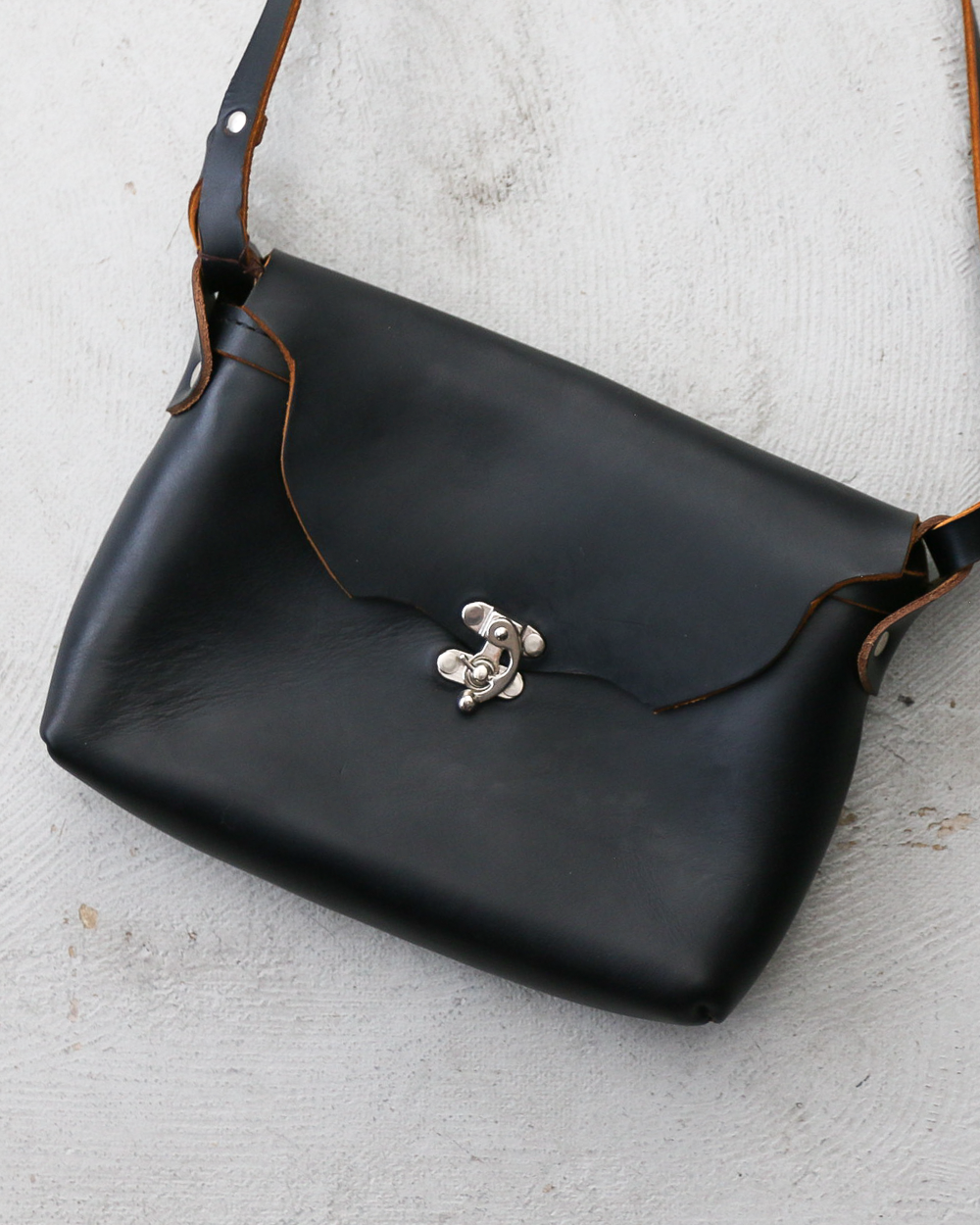 FERNAND LEATHER フェルナンドレザー Horizontal Latch Pouch Black