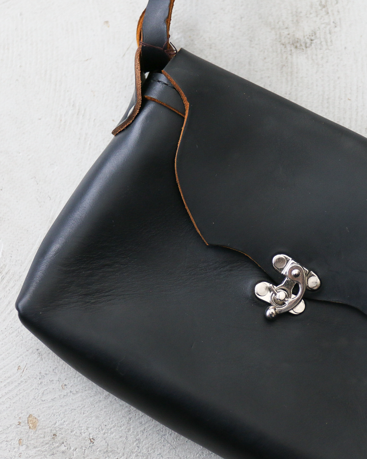 FERNAND LEATHER フェルナンドレザー Horizontal Latch Pouch Black