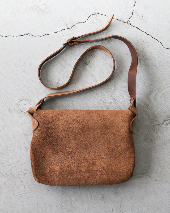 FERNAND LEATHER フェルナンドレザー iPad Latch Pouch Sand Suede